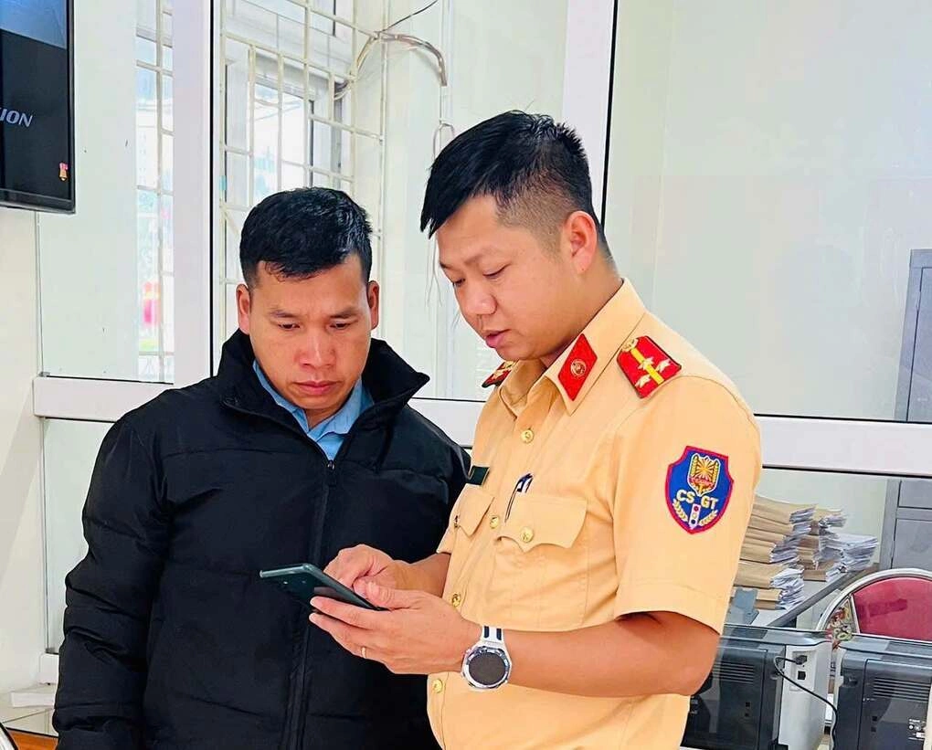Ảnh bài viết Tài xế suýt mất tiền vì chiêu nhắn tin phạt nguội